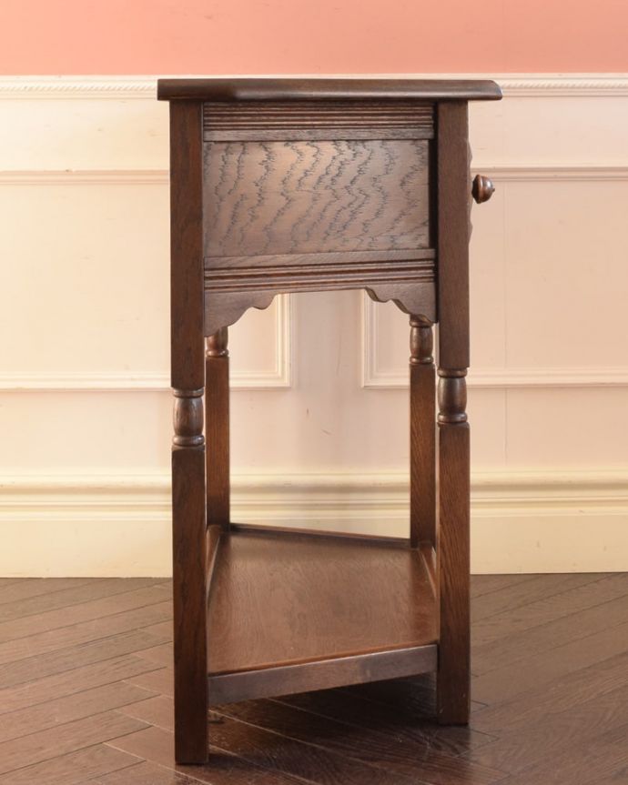 アンティーク家具　アンティーク コンソールテーブル　横から見ても素敵ですもちろん横から見られることも考えて、しっかり修復してあります。(k-2928-f)