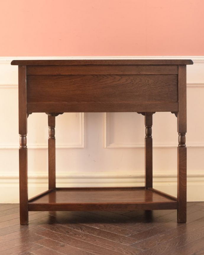 アンティーク家具　アンティーク コンソールテーブル　しっかり修復しましたアンティークは新品ではないので、もちろん経年変化によるキズはありますが、Handleでは専門の職人がしっかり修復したものだけをお送りしているので後ろ姿もキレイです。(k-2928-f)