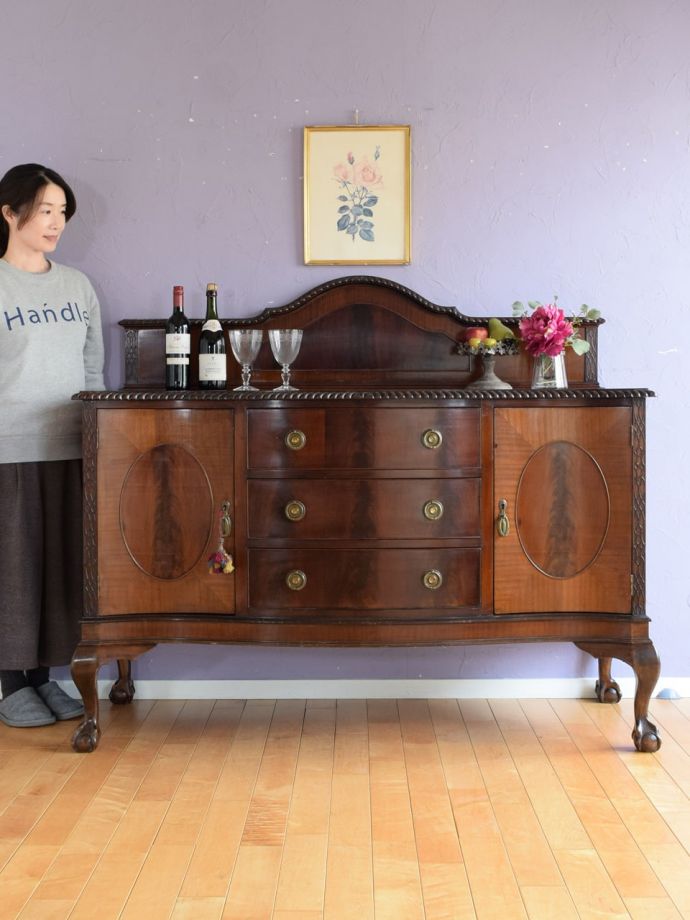 英国アンティークのサイドボード