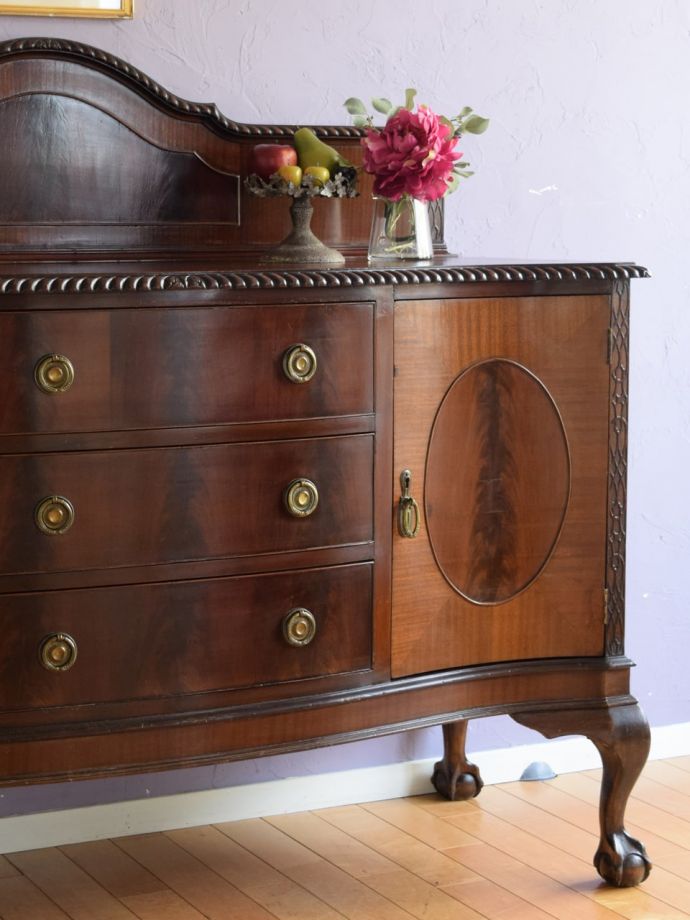 アンティーク家具らしい美しい杢目