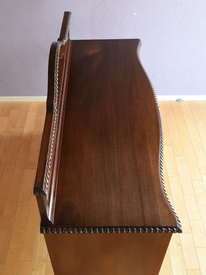 サイドボードの天板