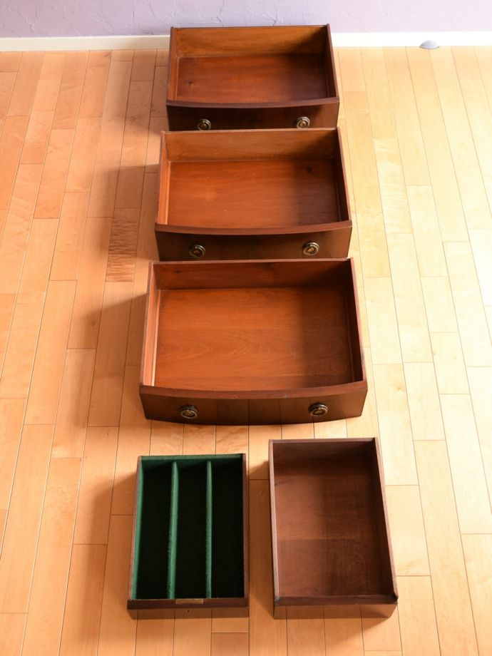 サイドボードの引き出し