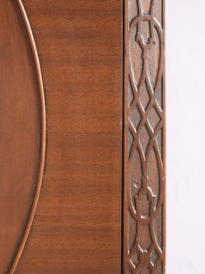 アンティーク家具らしい装飾