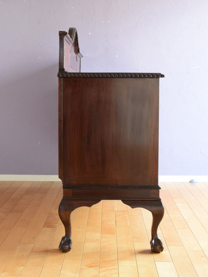 サイドボードの側面