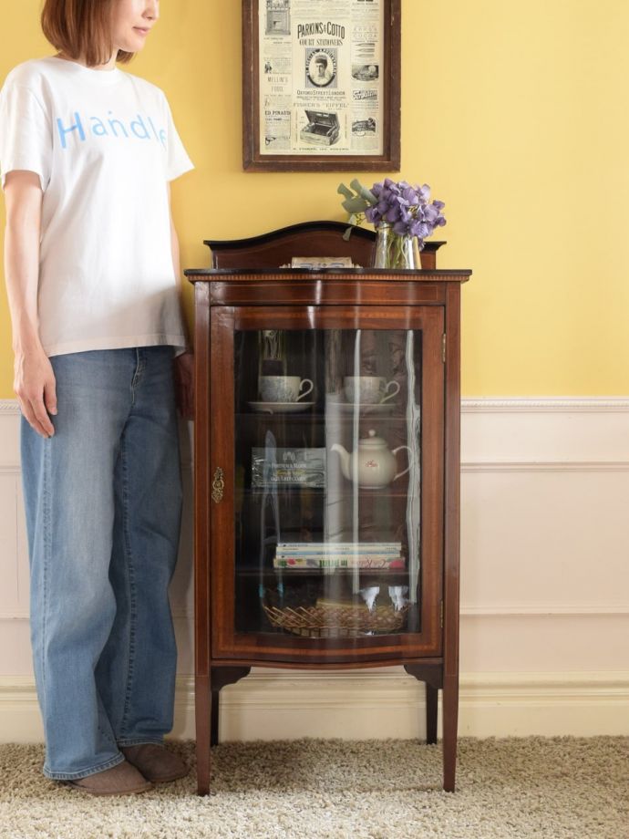 英国アンティークのガラスキャビネット