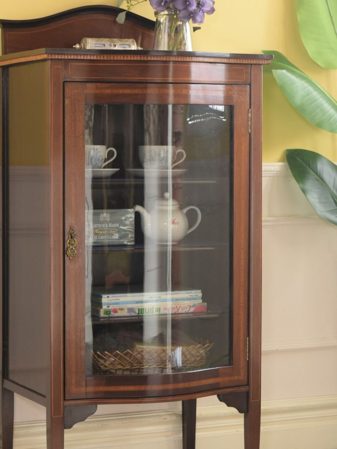 アンティーク家具らしさが漂うキャビネット