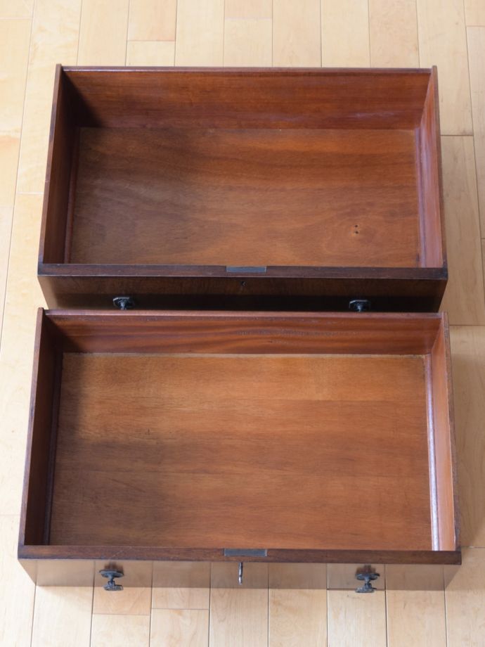アンティーク家具の引き出し