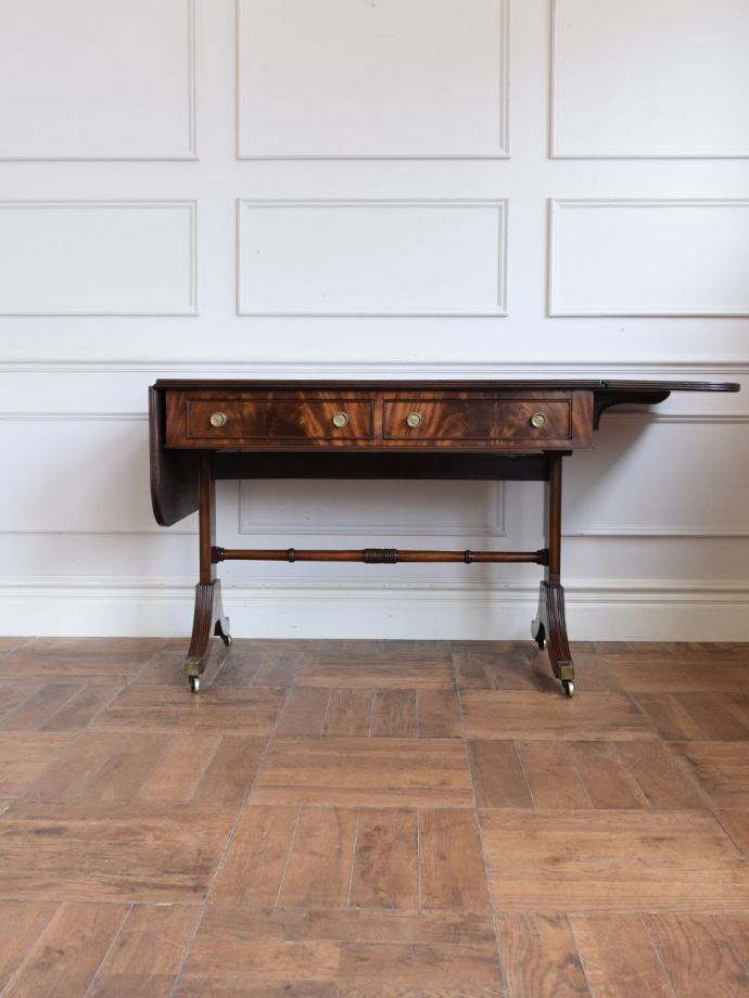 アンティークのテーブル　アンティーク家具　アンティーク ソファーテーブル　片方だけ開いても使えます3WAYで使えるから、片側だけ開いた状態でもOK。(k-2932-f)