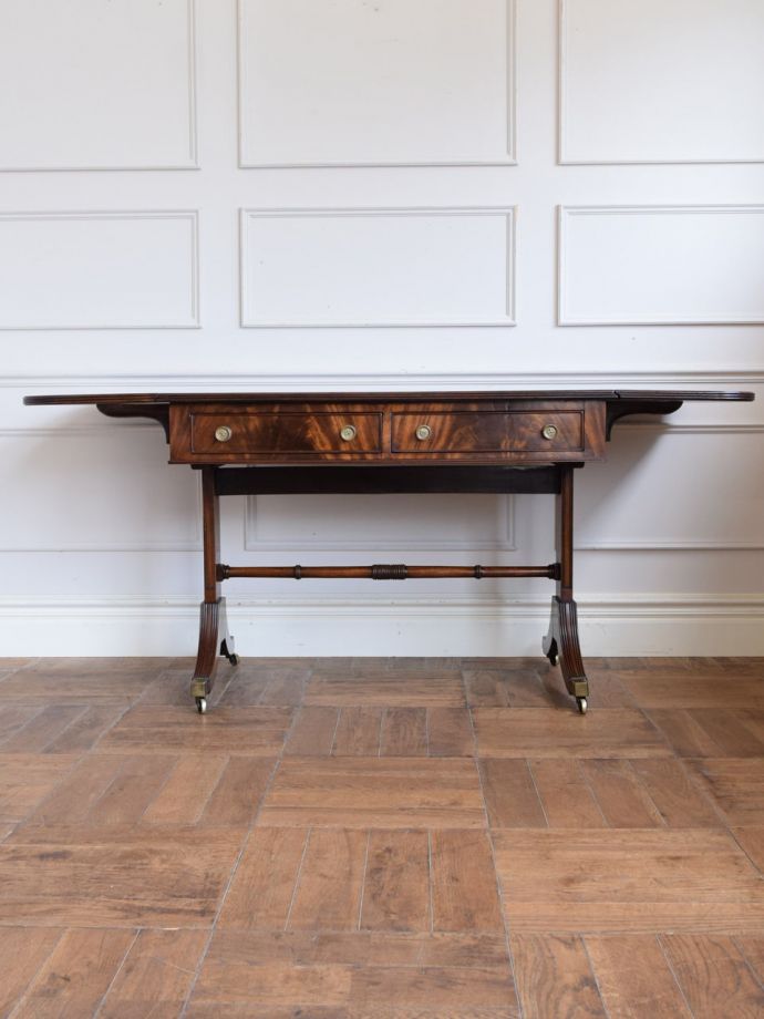 アンティークのテーブル　アンティーク家具　アンティーク ソファーテーブル　両方開いて広々と左右のリーフを開けばゆったりサイズ。(k-2932-f)