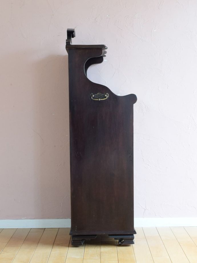 キャビネットの側面