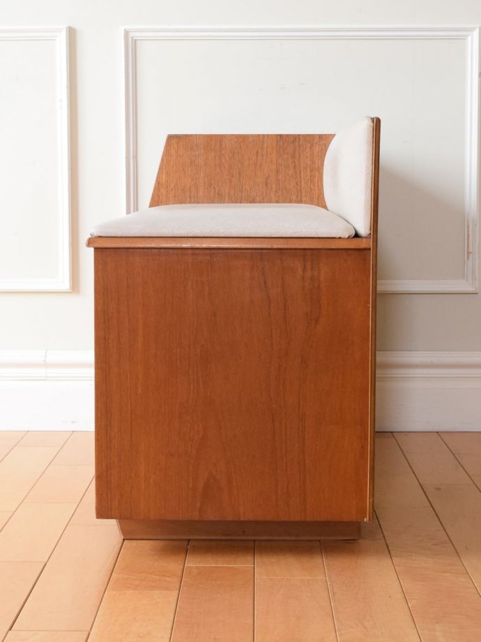 サイドボードの側面