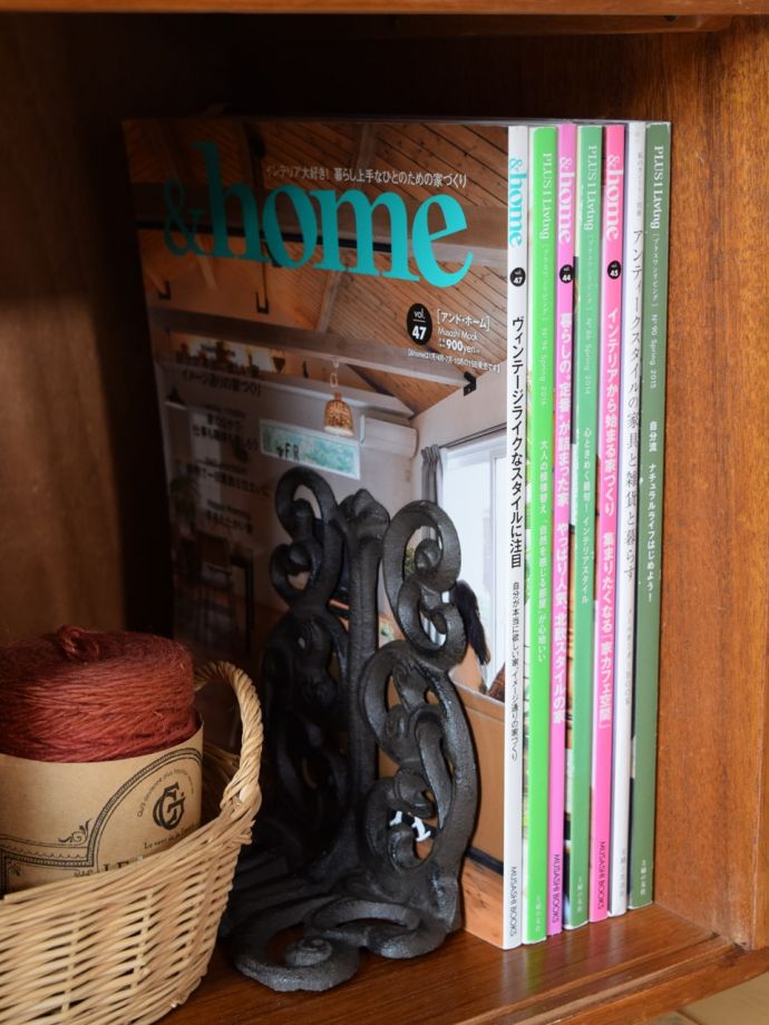 サイドボードの扉を開けると