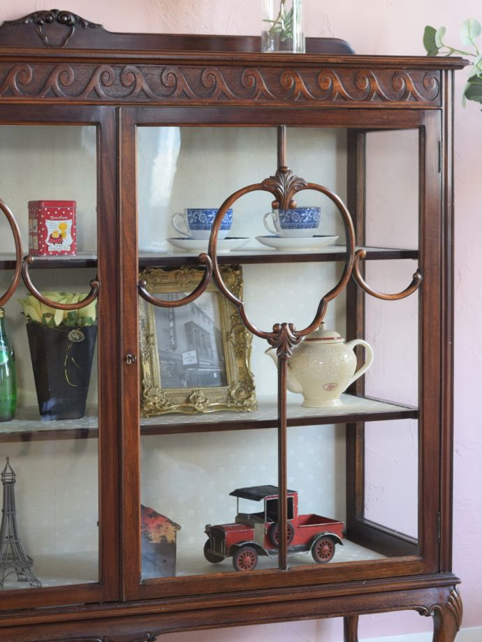 アンティークガラスの扉