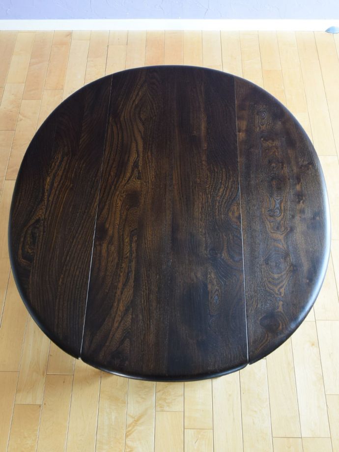 折り畳みテーブルの丸い天板