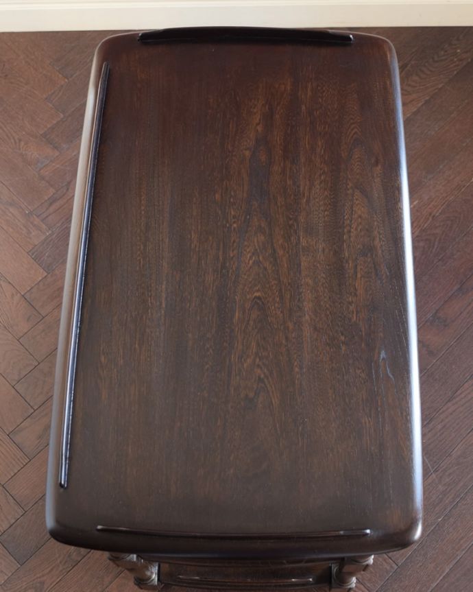 アンティーク家具 アンティーク アーコールトローリー 上から見るとこんな形です修復にもいろんな方法がありますが、Handleではこだわって仕上げています。(k-2938-f)