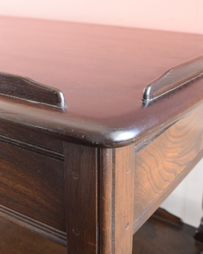 アンティーク家具 アンティーク アーコールトローリー ちょっとしたこだわり天板の縁の部分に落ちないような仕掛けが。(k-2938-f)