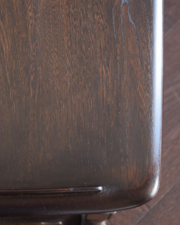 アンティーク家具 アンティーク アーコールトローリー 近づいてみると・・・修復にもいろんな方法がありますが、Handleでは塗装にこだわって古い塗装を剥離して再塗装していますのでピカピカです。(k-2938-f)