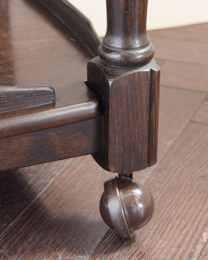 アンティーク家具 アンティーク アーコールトローリー ちゃんと動きます脚先にはキャスターが。(k-2938-f)