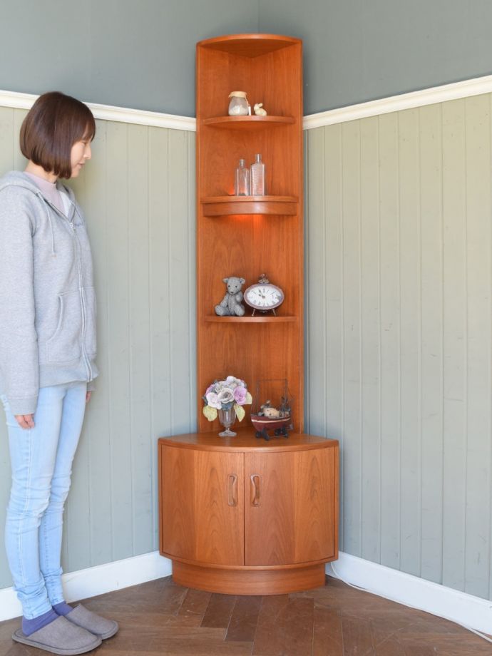 G-PLANのコーナーキャビネット