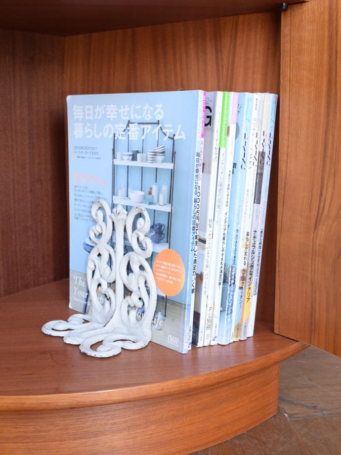 キャビネットの扉の中