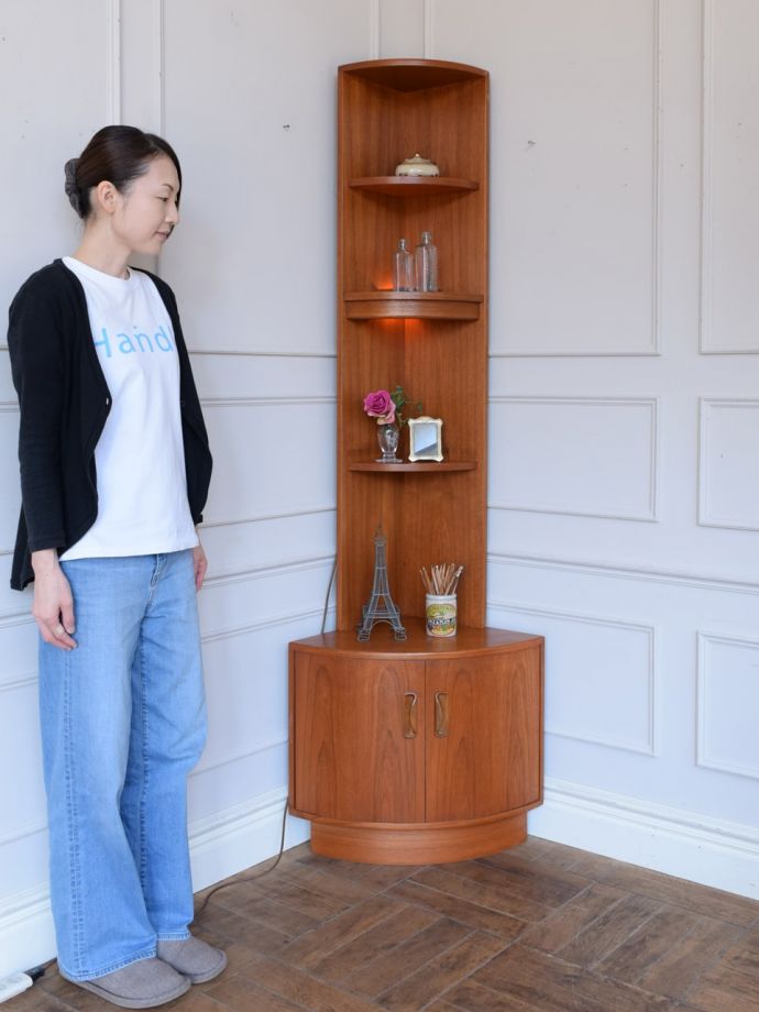 G-PLANのコーナーキャビネット