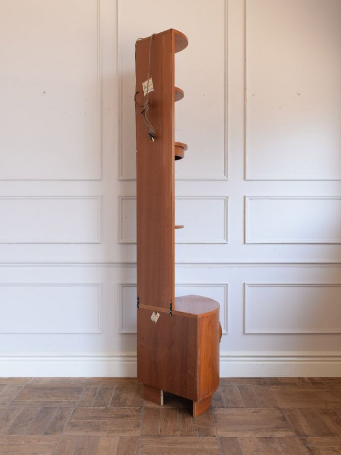 キャビネットの側面