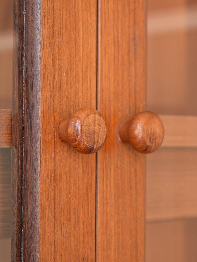 キャビネットの木目