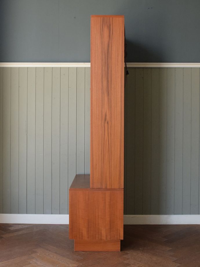 キャビネットの側面