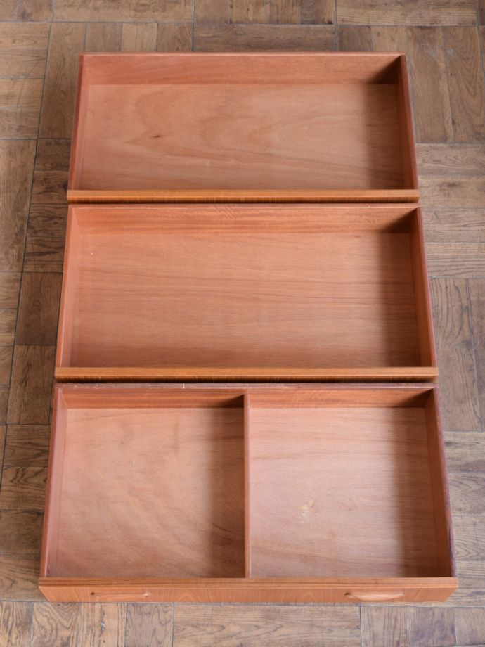 アンティークのキャビネット　アンティーク家具　サイドボード(背の一番高いver/Ｇプラン)　　フレスコ　キレイにお直ししました引き出しの中も修復の際、専門の職人がキレイにしました。(k-2943-f)