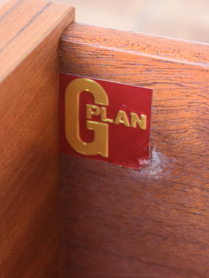 アンティークのキャビネット　アンティーク家具　サイドボード(背の一番高いver/Ｇプラン)　　フレスコ　安心の証1975年から使われているメタリックラベルが残っていました。(k-2943-f)