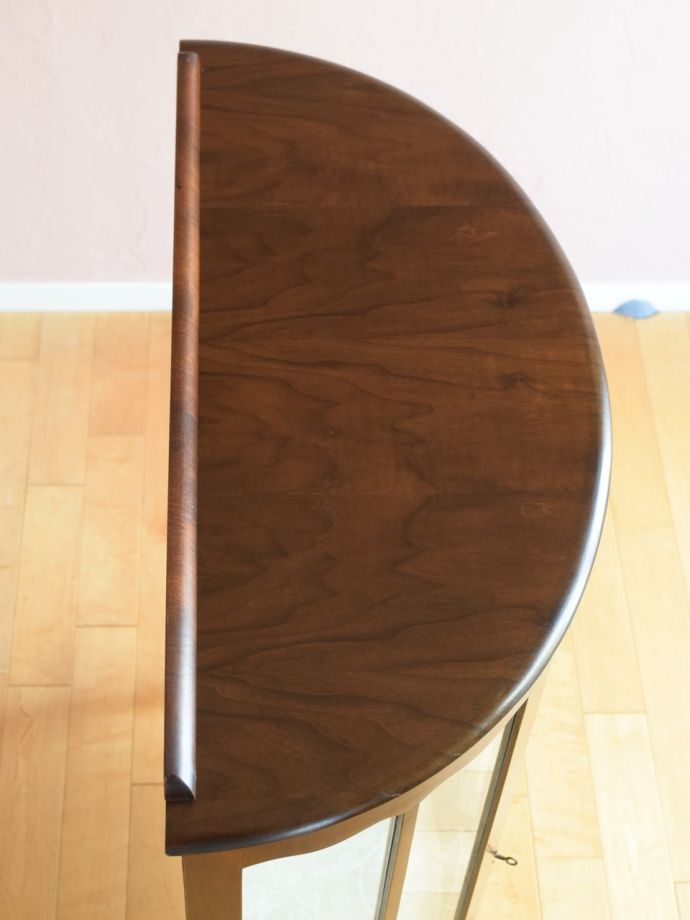 アンティークキャビネットの天板