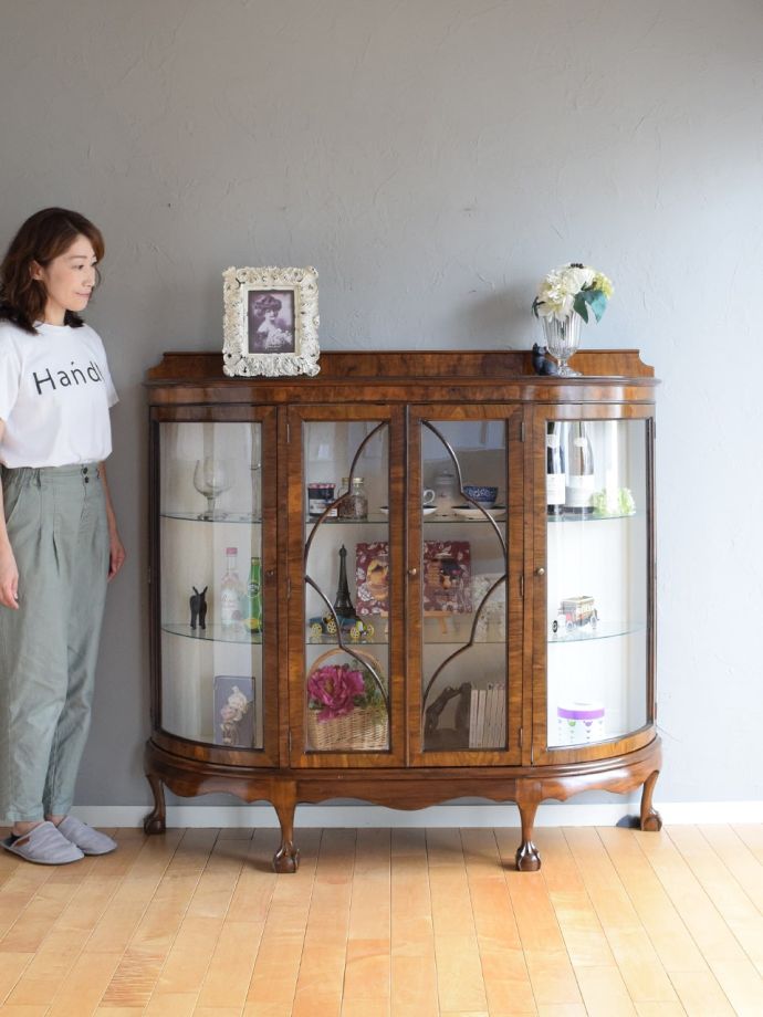 英国アンティークのガラスキャビネット
