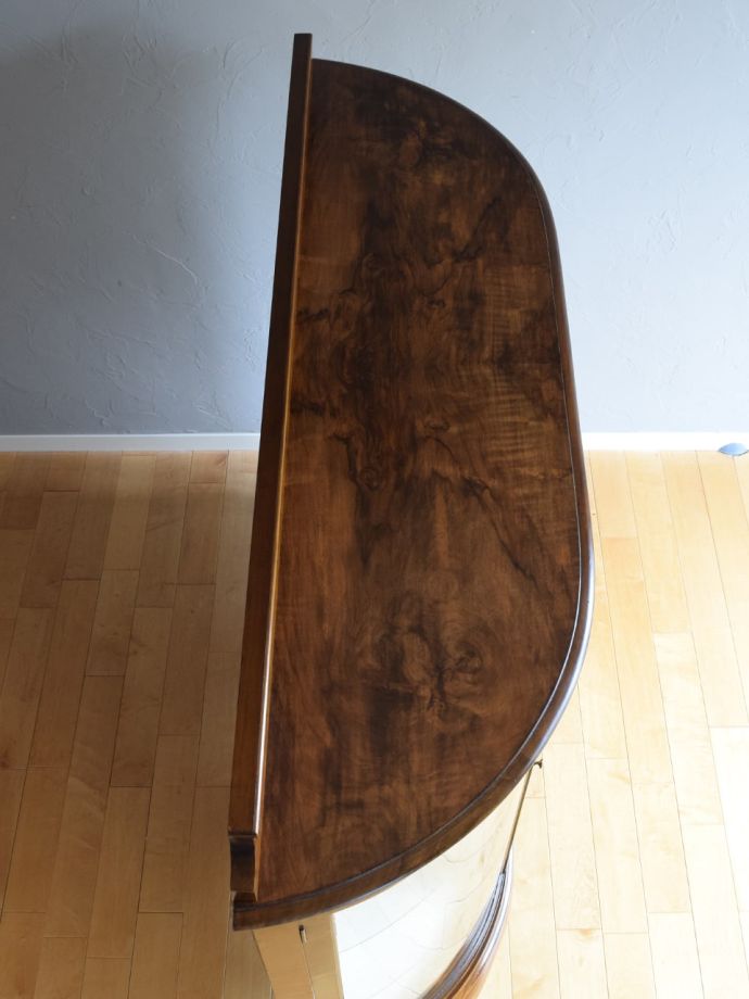 アンティークキャビネットの天板