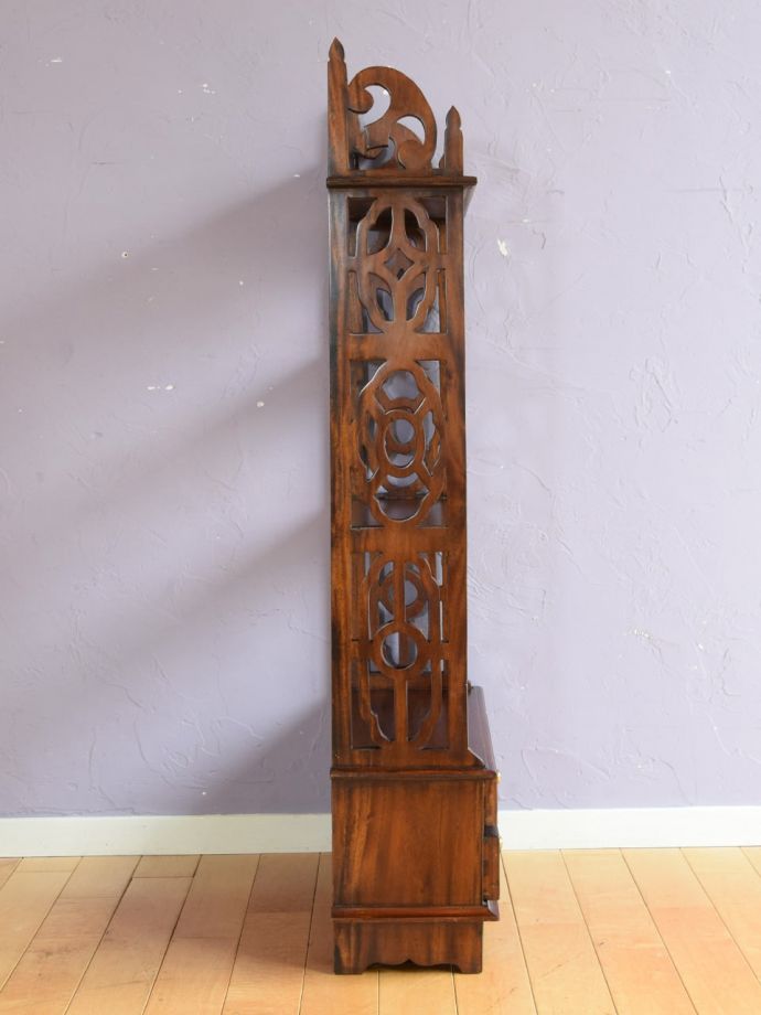 オープンシェルフの側面