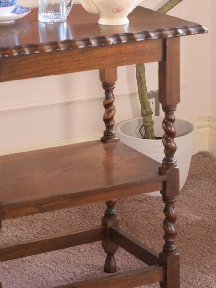 英国のアンティーク家具らしいデザイン