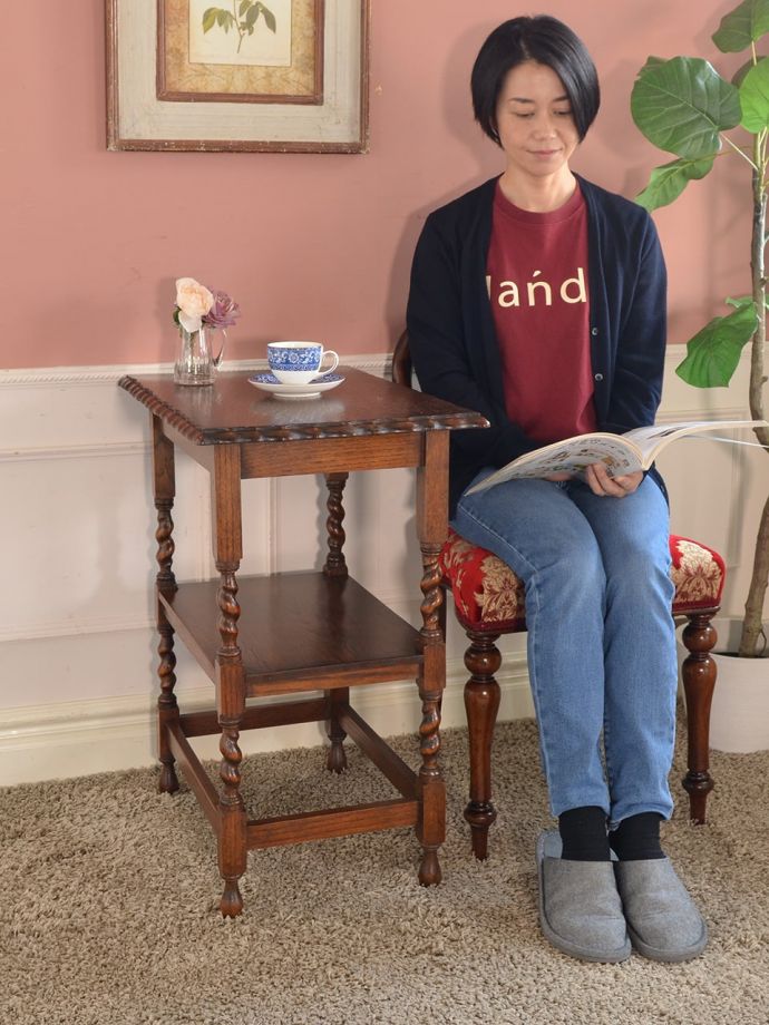 アンティークのオケージョナルテーブル