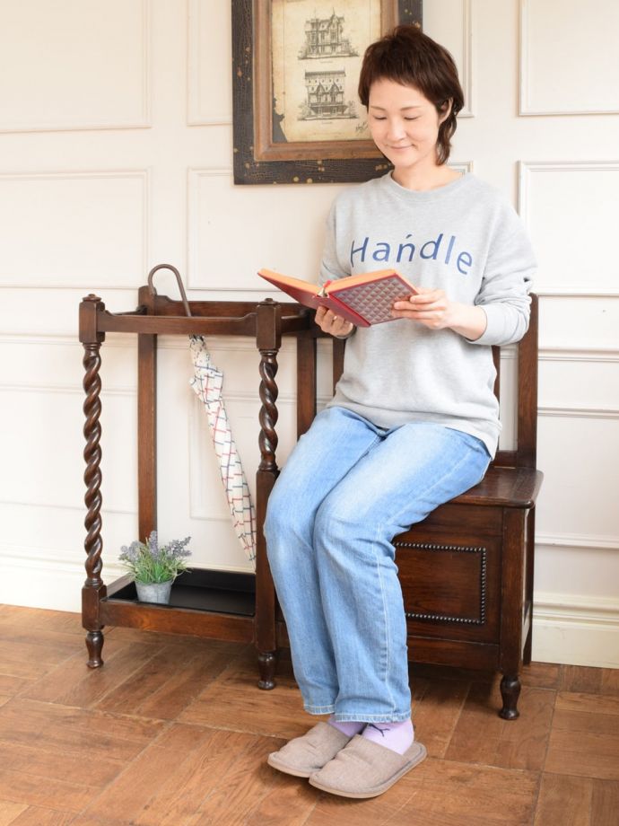 便利に使えるアンティークの家具