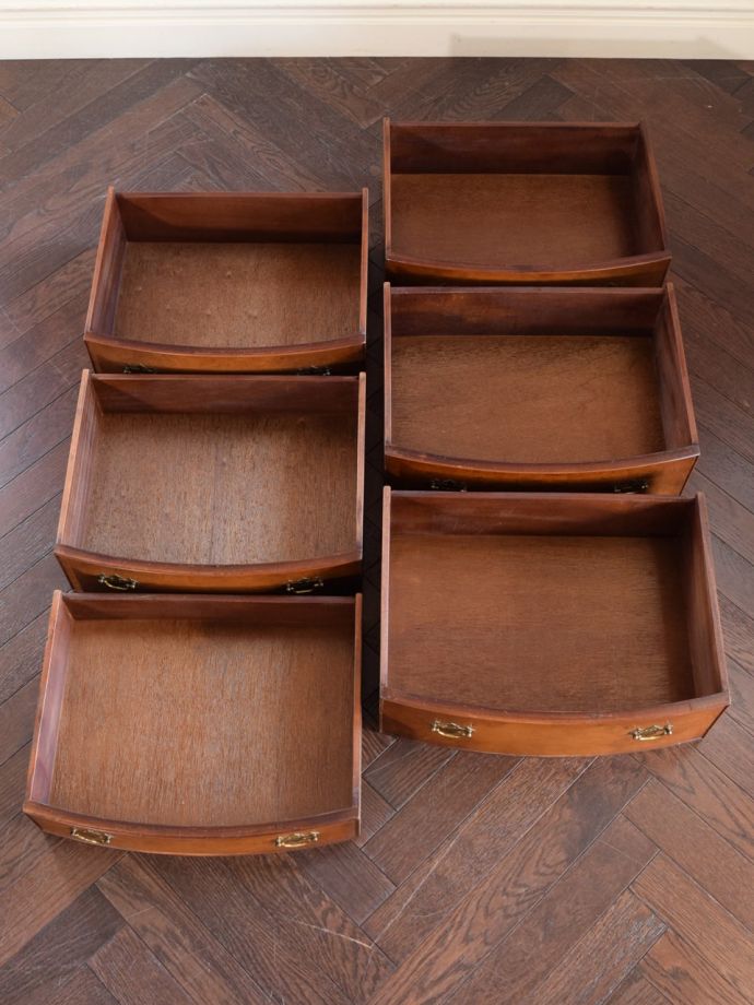 チェストの引き出しの中