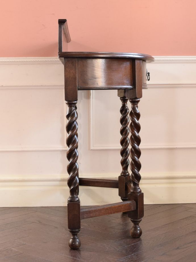 コンソールテーブルの側面