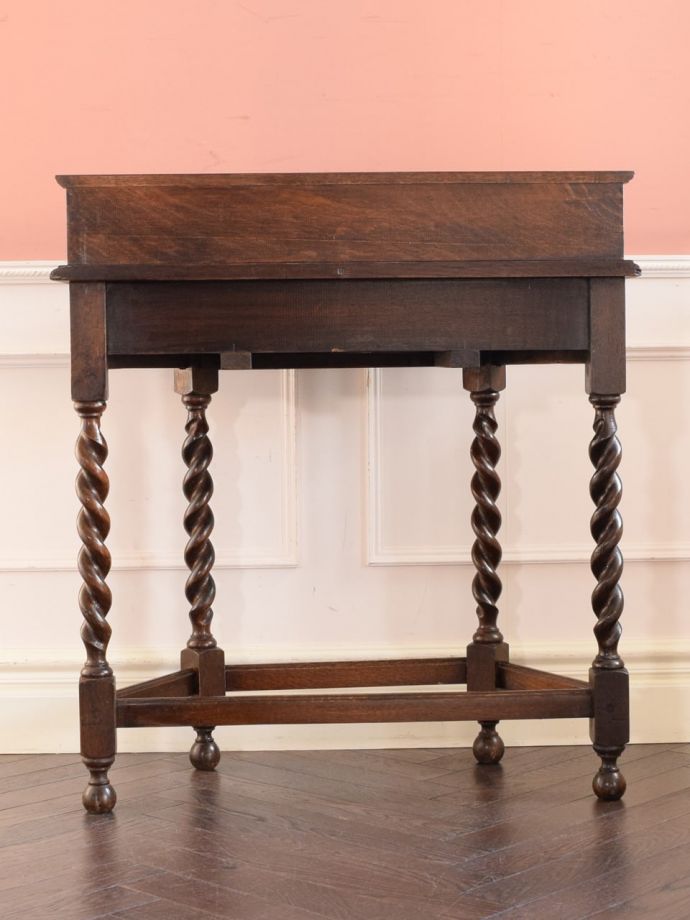 コンソールテーブルの後ろ姿