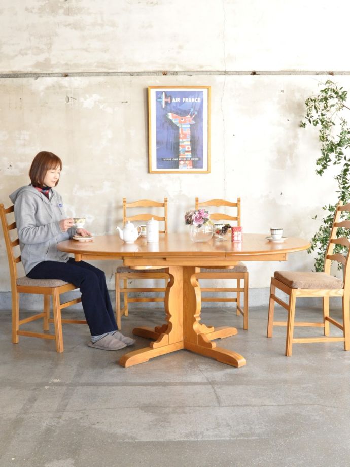 アーコールの伸長式テーブル