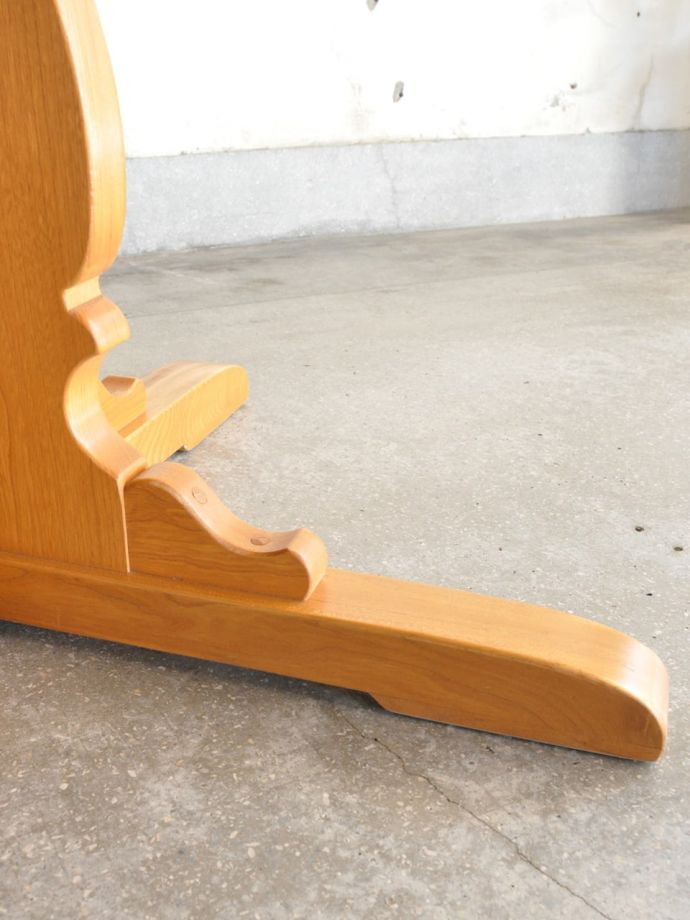 アーコールのテーブルの脚