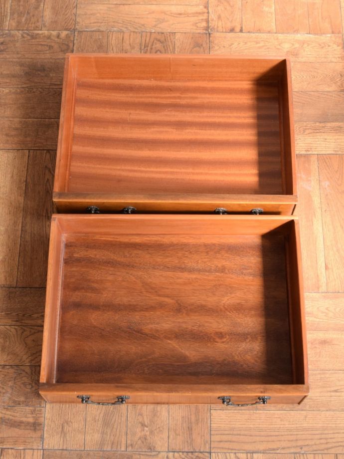 サイドボードの引き出し