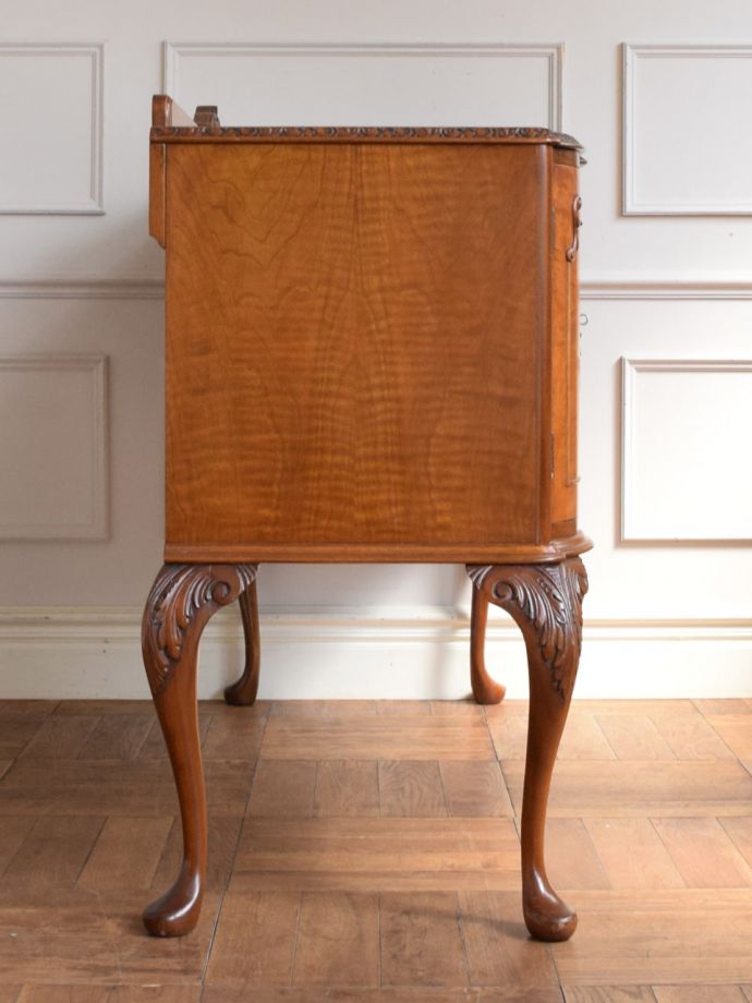 サイドボードの側面