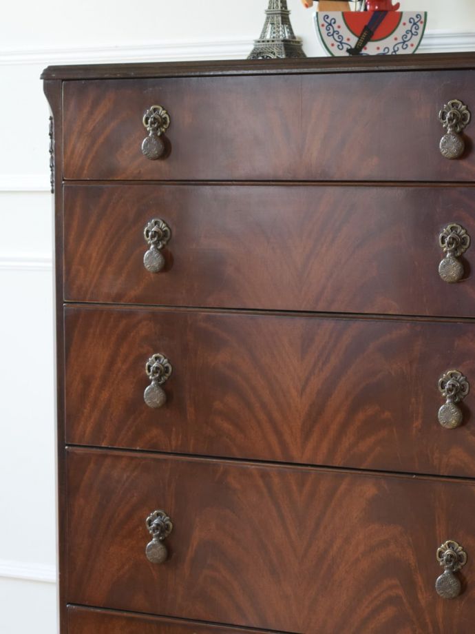 アンティークチェストの美しい木目