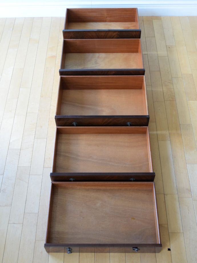 チェストの引き出し