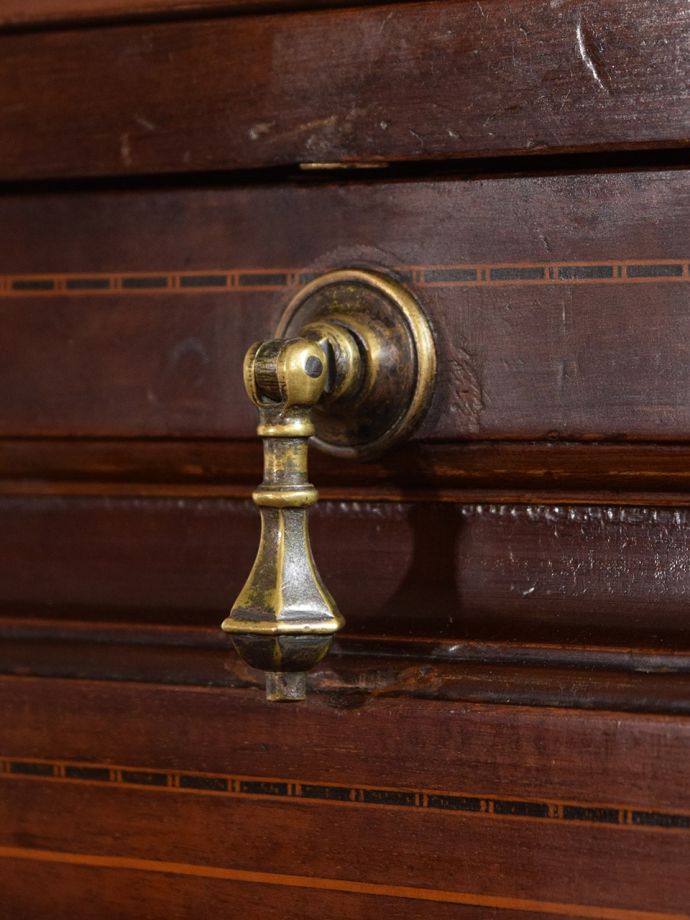 ミュージックキャビネットの取っ手