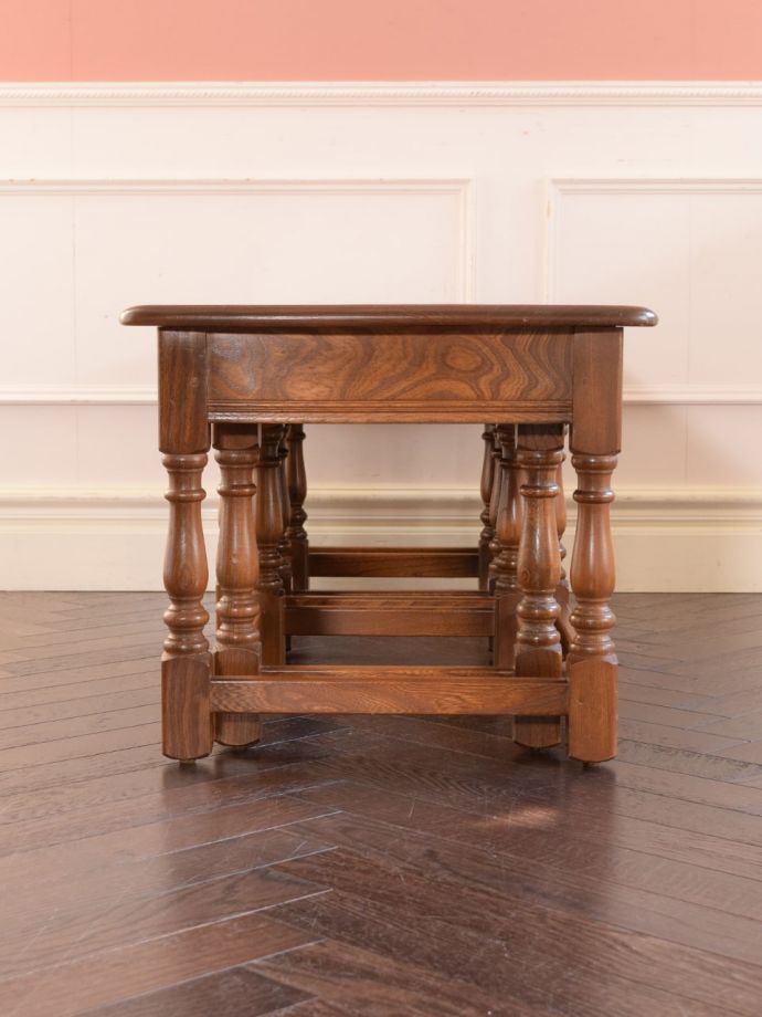 ERCOLのテーブルの側面