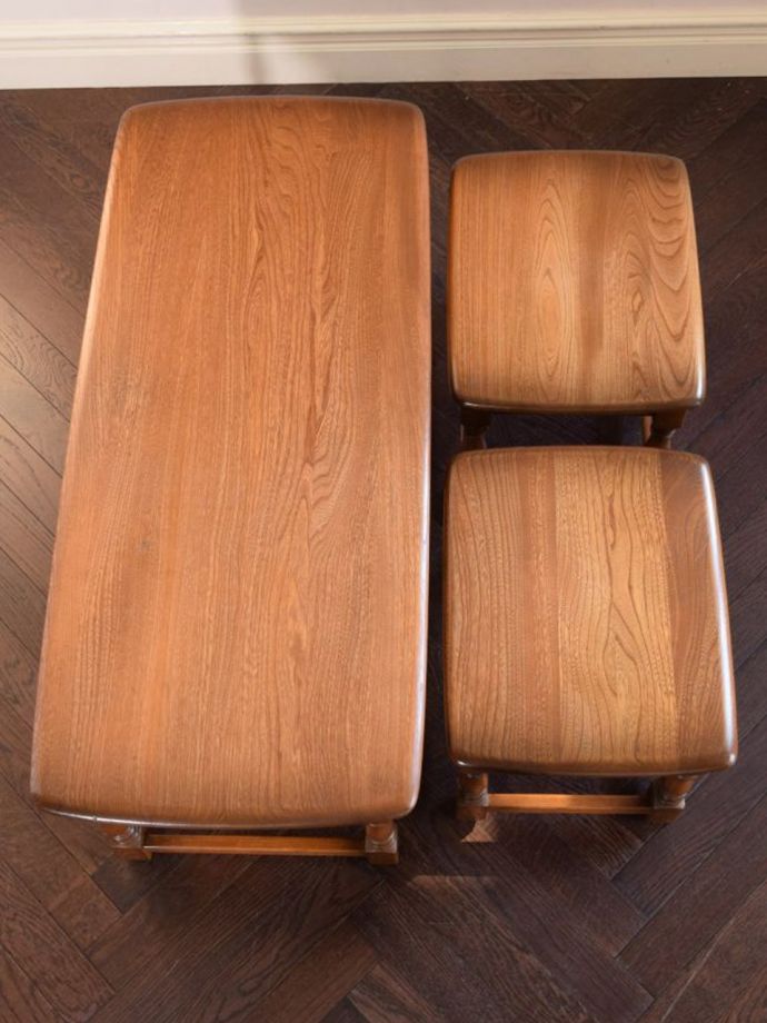 アンティークのテーブルの天板