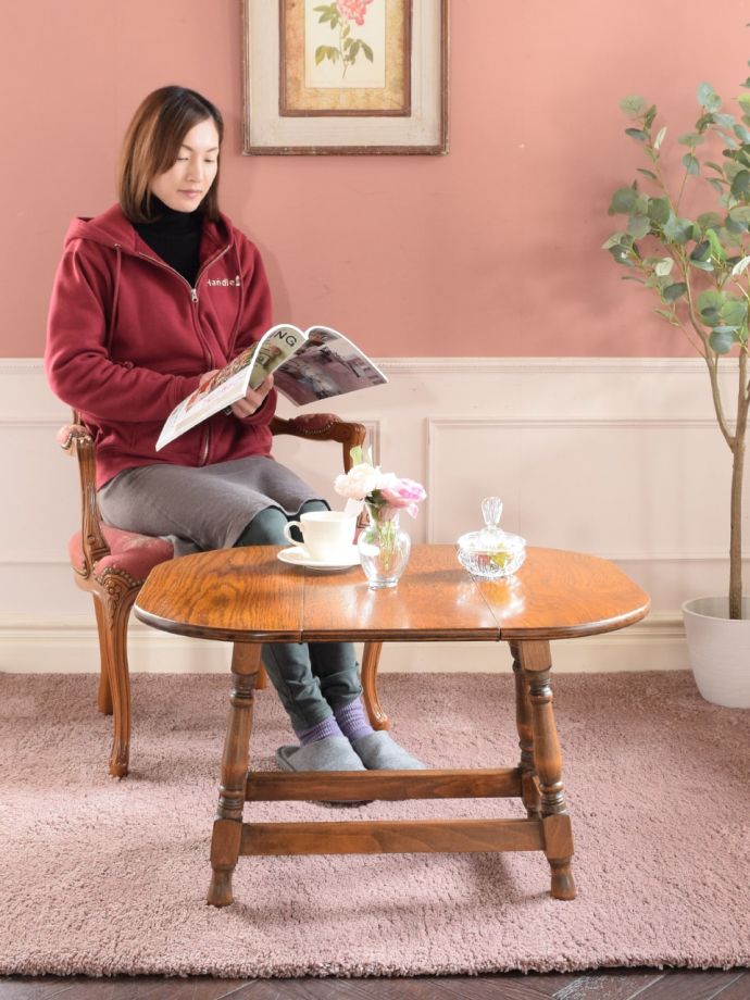 アンティークの折り畳み式テーブル